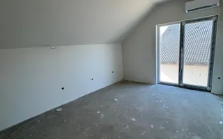 Casă Tip Duplex INDEPENDENTĂ ENERGETIC - Cartier NOU - Poză 15
