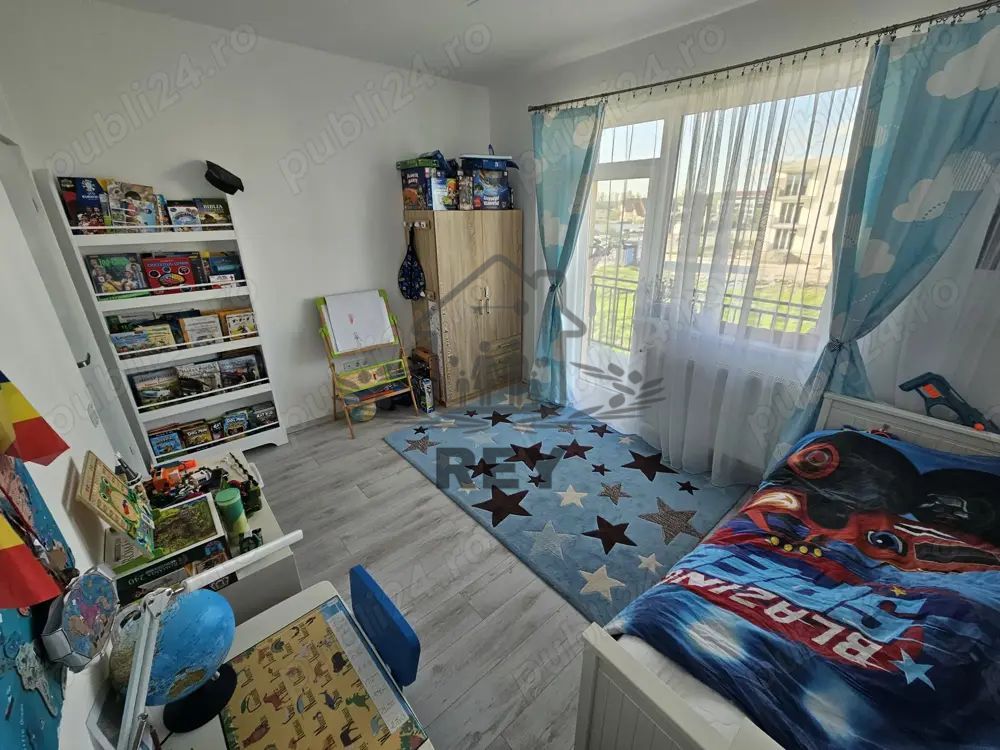 Vand apartament 3 camere in Selimbar - Poză 8