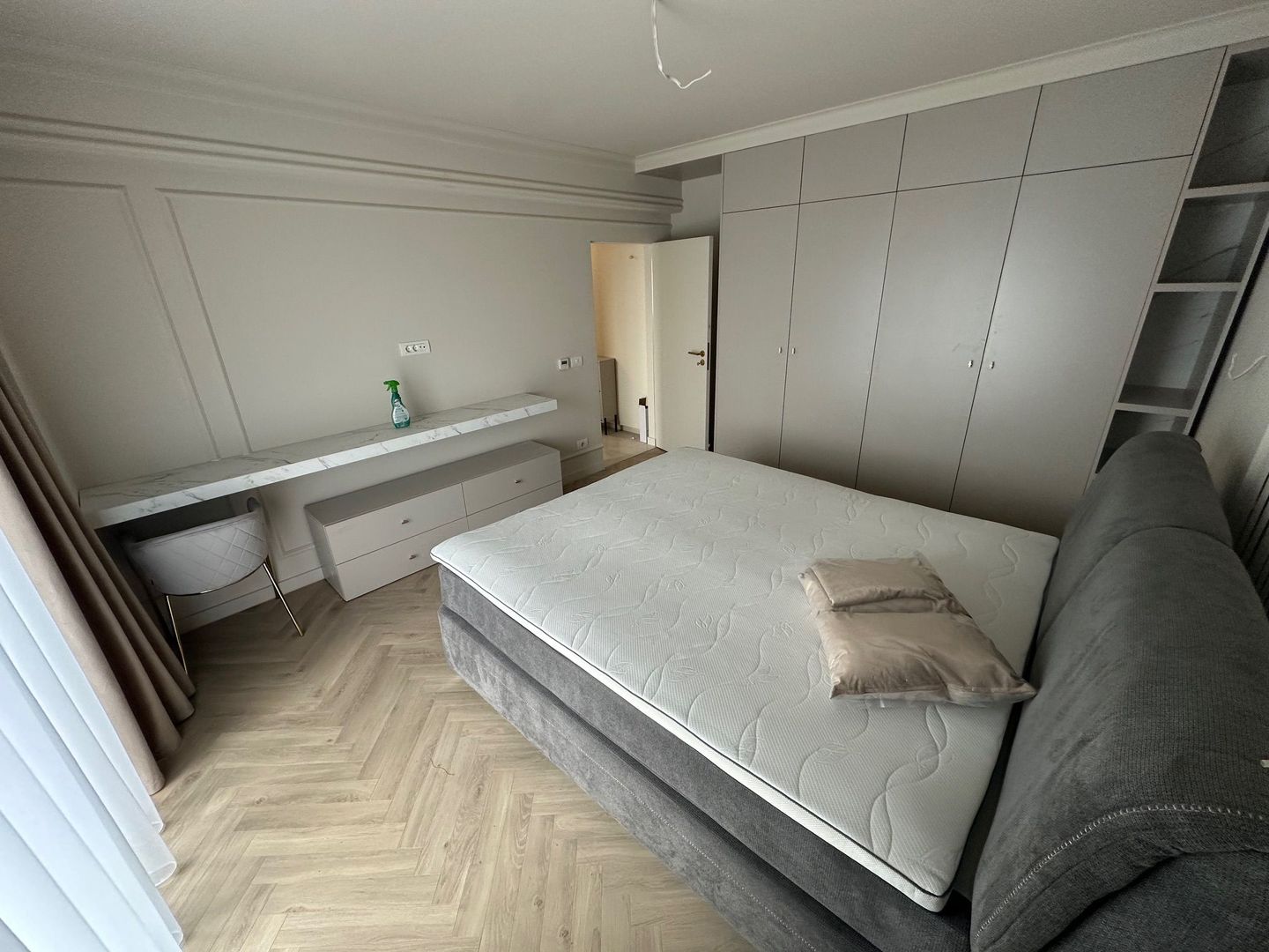 Apartment deosebit  se vinde complet mobilat - Poză 4