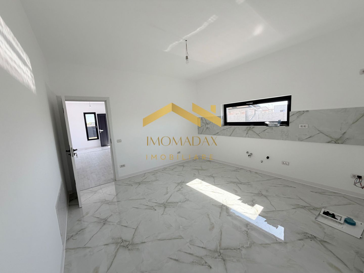 -Casa Individuala - Parter - 4 camere - - Poză 14