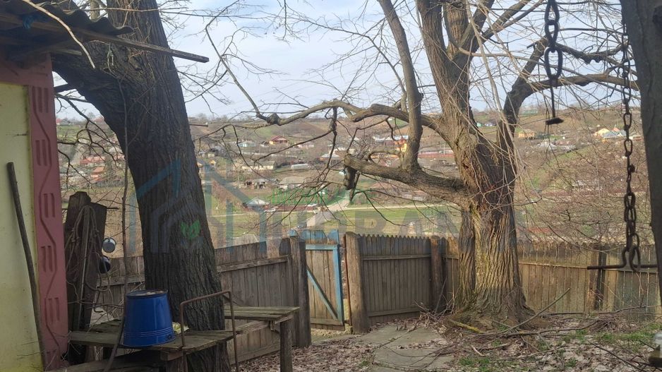 Casă de vânzare în satul Perieni, comuna Probota, cu grădină - Poză 4