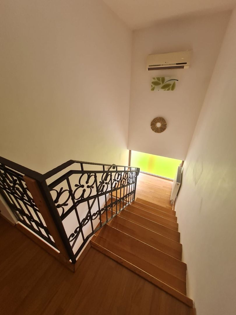 Vila spațioasă și recent renovată în Ghiroda! - Poză 51
