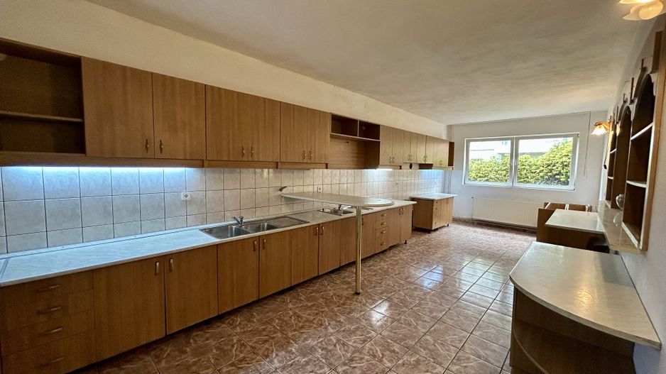 Pensiune cu potențial deosebit, vedere spectaculoasă spre Piatra Craiului - Poză 11