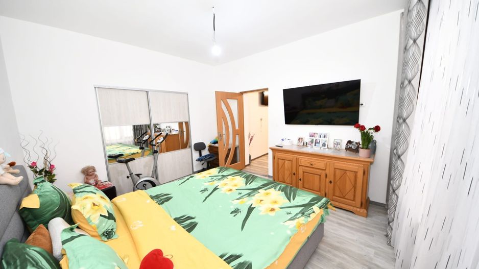 De vanzare casa cu 3 apartamente + anexa 75 mp, Comision 0% - Poză 18