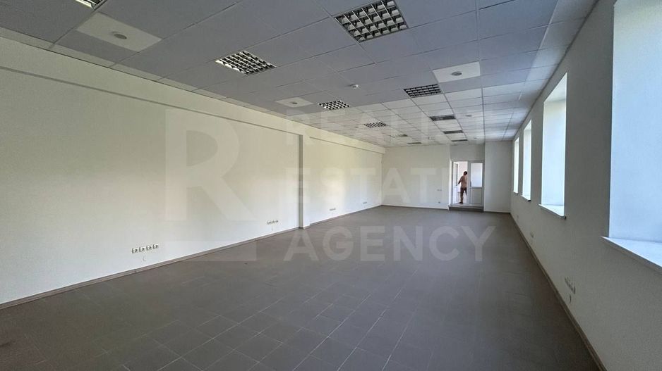 Vânzare, spațiu comercial, 207 mp, str. Independenței, Edineț - Poză 4