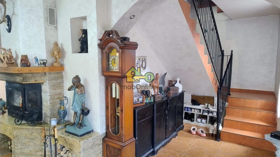 Vilă elegantă cu design luxos și grădină superb amenajată în Șag - Poză 13