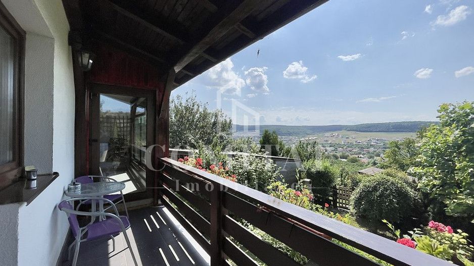 Casă cochetă cu teren generos și panoramă Chinteni - Poză 24