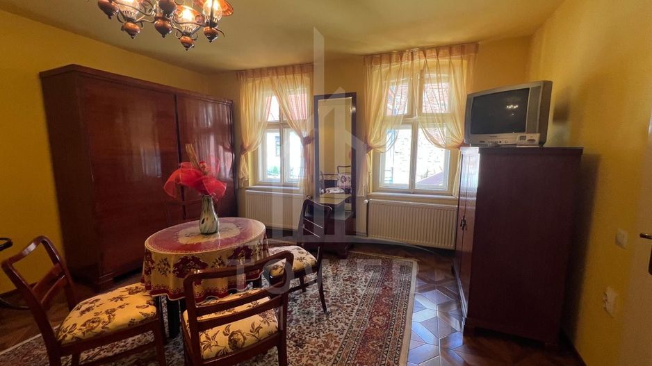 Garsonieră de închiriat – la 2 minute de centru cu curte - Poză 8