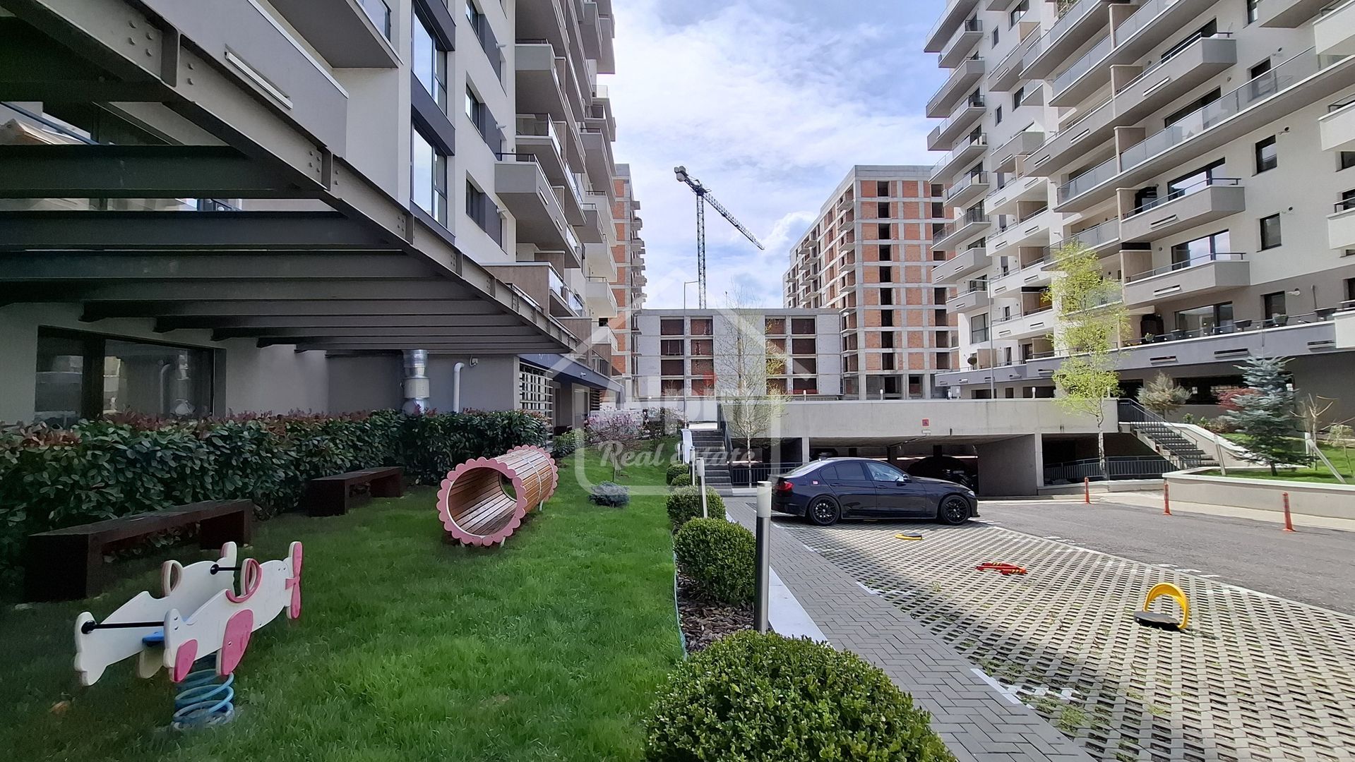 Suprafata Generoasa I Alphaville Arena - Poză 24