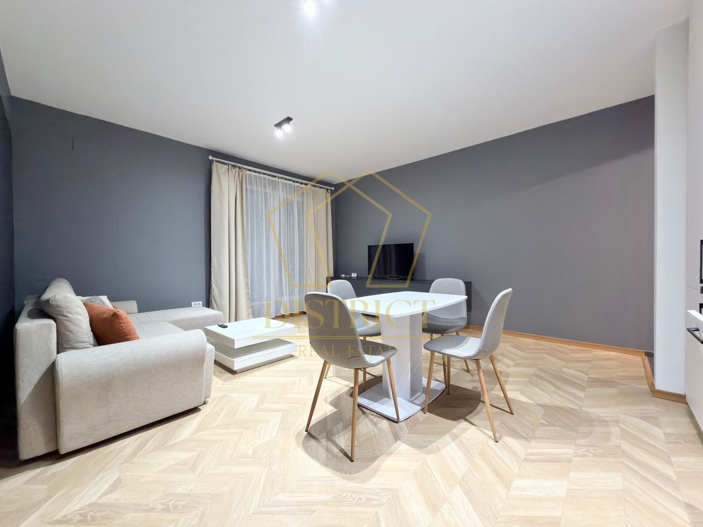 Apartament cu 2 camere mobilat si utilat cu gradina de 30mp in Braytim la asfalt - Poză 4