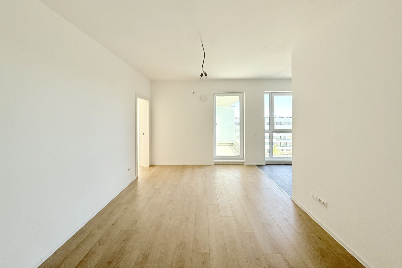 Apartament 3 camere spațios, amenajat, bloc nou, comision 0% - Poză 2