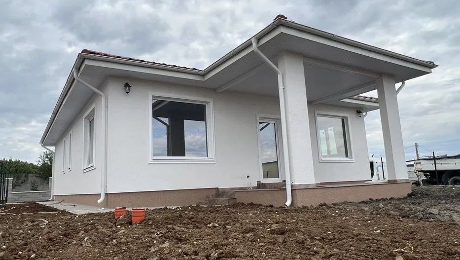 Casa dintre lacuri, Crevedia, cartier nou. - Poză 3