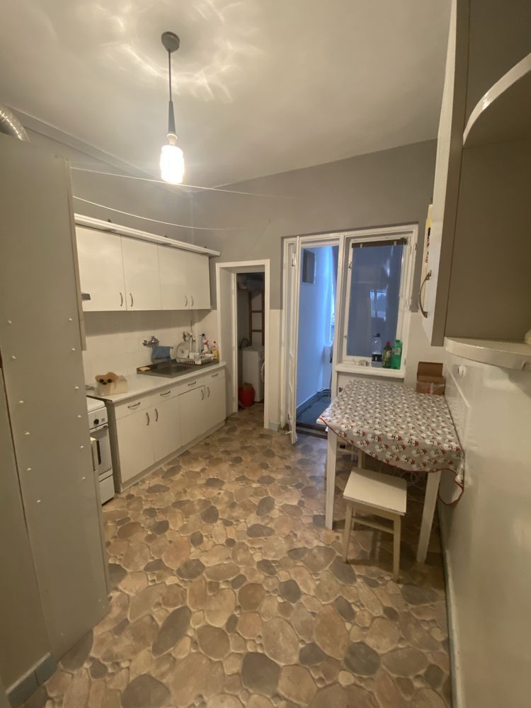 Apartament cu 3 camere si garaj, zona centrala. - Poză 5