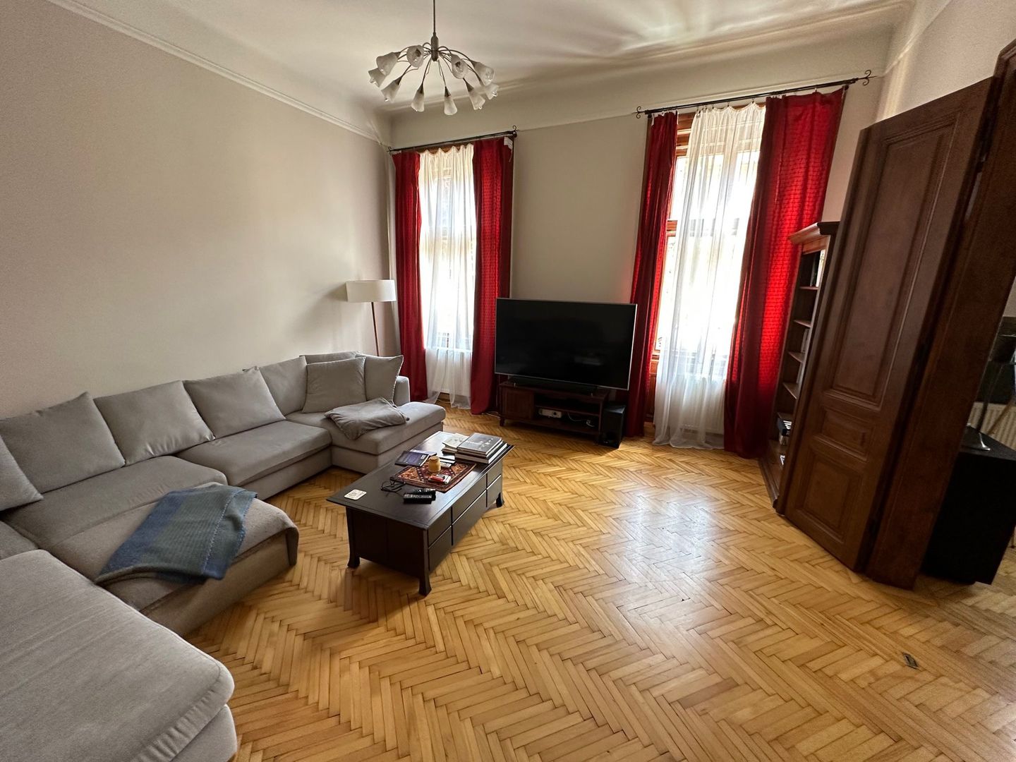 Apartament deosebit  zona Central - Poză 3