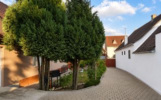 Casă cu 2 apartamente 5 camere 140 mp utili curte 289 mp in Turnișor - Poză 12
