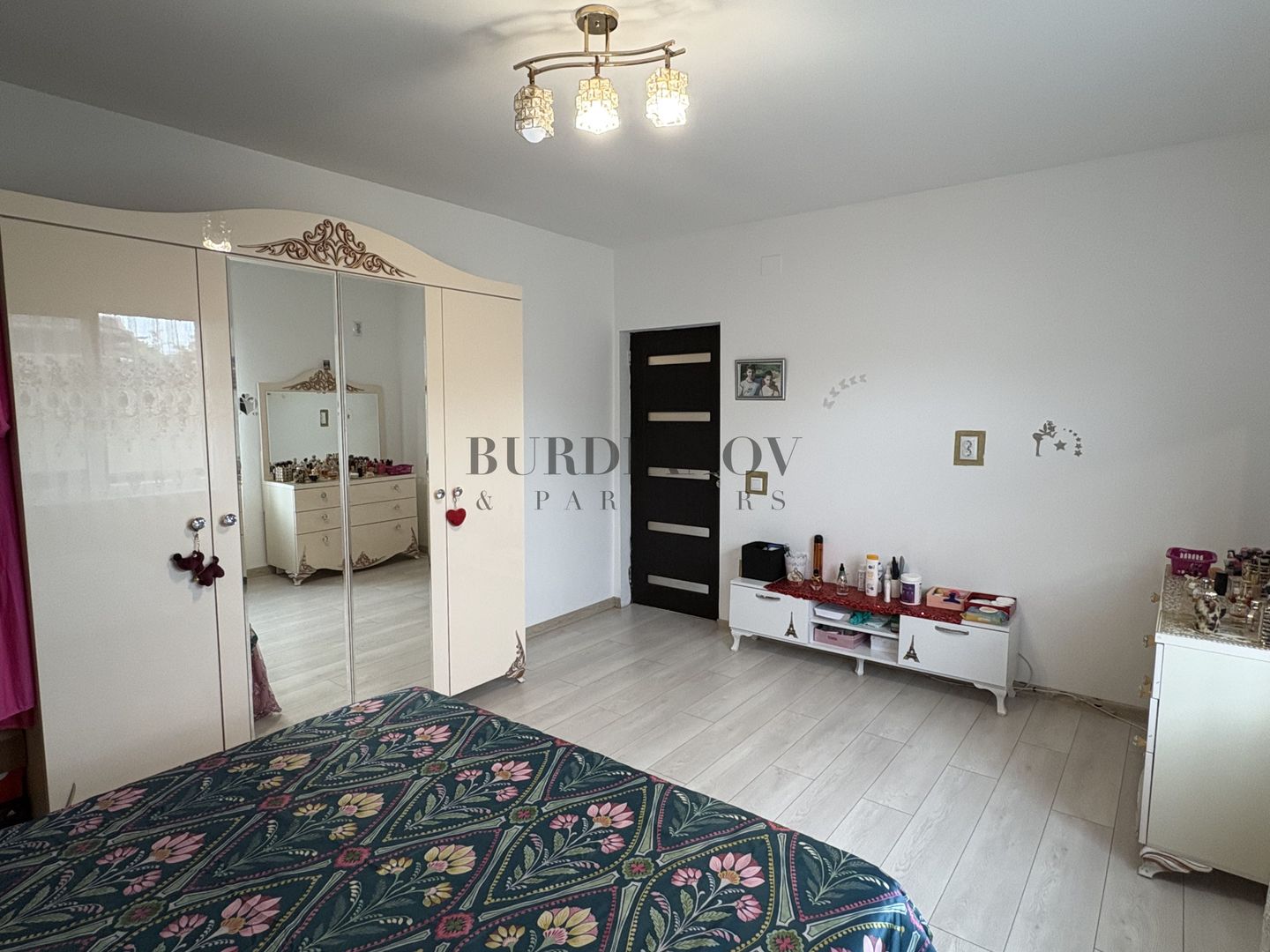 Casă cu 5 dormitoare + Garaj - Islaz - Comuna Brănești - Poză 22