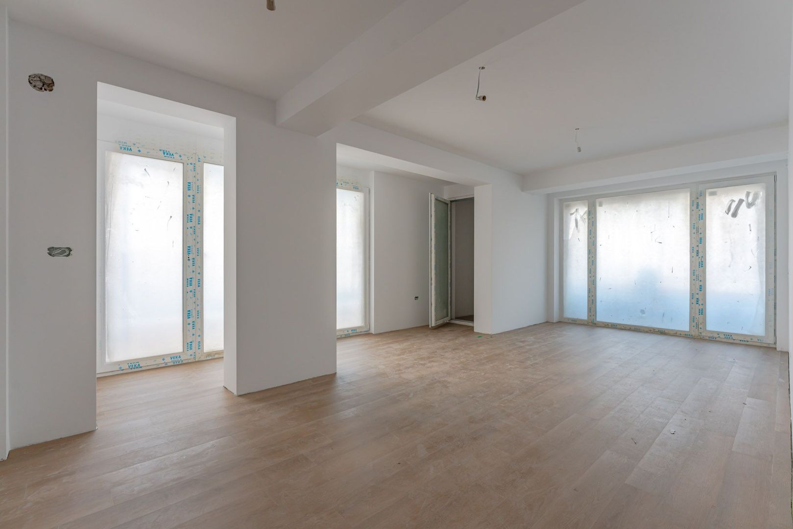 Apartament modern cu 2 camere și balcon generos | Zona Bartolomeu - Poză 1