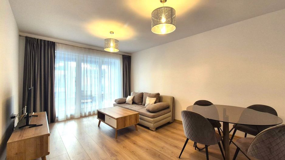 Zona Coresi, str. 13 Decembrie, apartament spațios, bloc nou, loc parcare - Poză 6