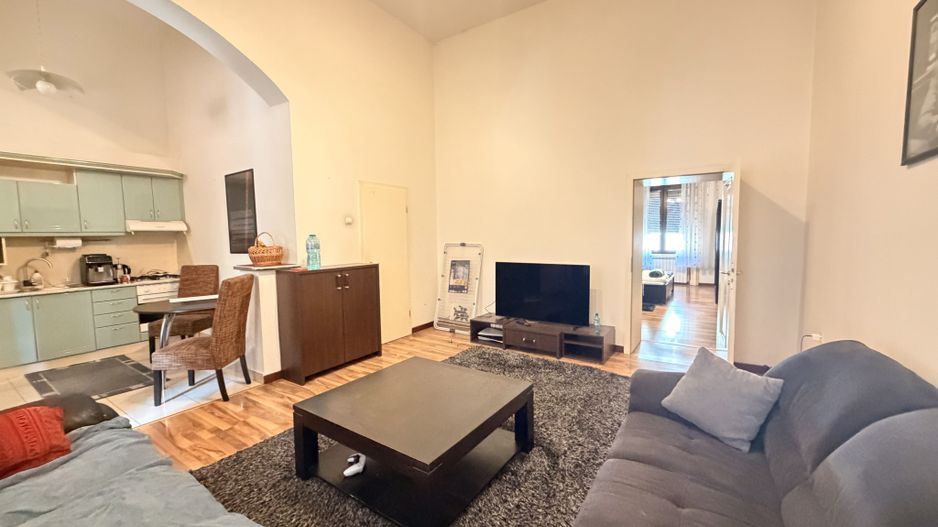 Vânzare apartament 2 camere ultracentral (în curte la McDonalds) - Poză 1