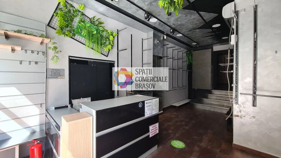 Spatiu comercial ultracentral cu vad- 90 mp - Poză 2