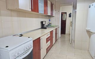 Apartament cu 3 camere, etaj intermediar - Piata Centrala - Poză 1