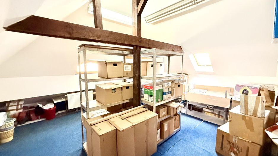 Piata Unirii Fantani Vila  500 mp utili curte 204 mp - Poză 18