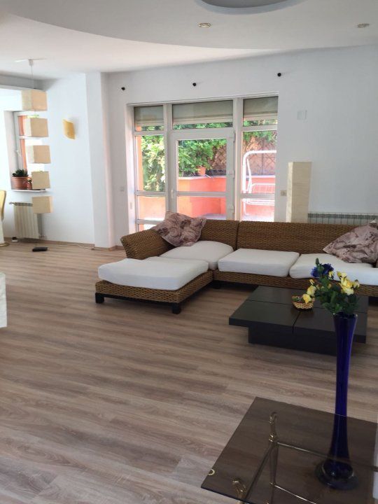 Vila - Piata Dorobanti D+P+E+M, an 2001, 290 mp, renovata - Poză 4