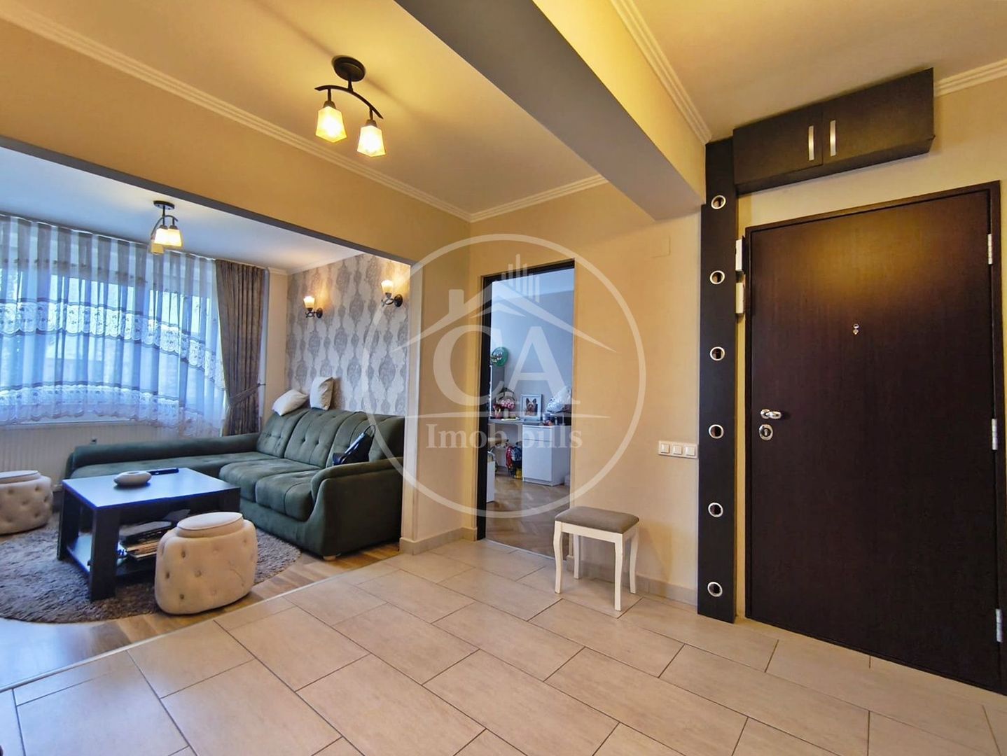 Apartament de vânzare cu 4 camere în zona Decebal, Oradea - Poză 3
