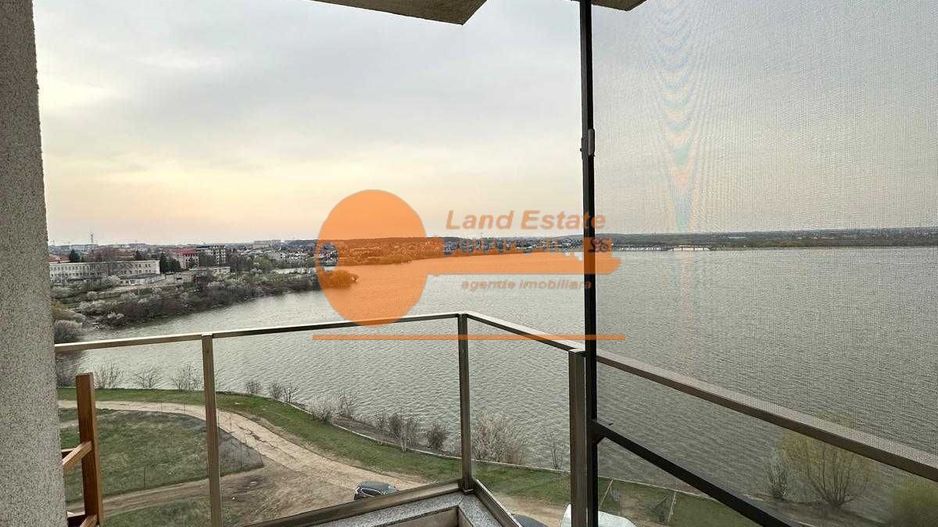 Vanzare 3 camere ( bloc 2020-loc parcare subteran inclus- vedere lac ) - Poză 2