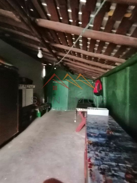 Casa rustica 3 camere, 4000 mp teren, cabana din lemn, pomi fructiferi - Poză 23