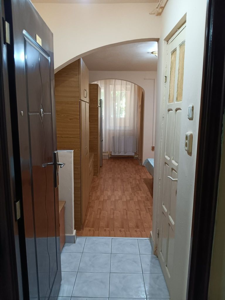 BRASADAS vinde garsonieră la PARTER Ostrovului Satu Mare. - Poză 1