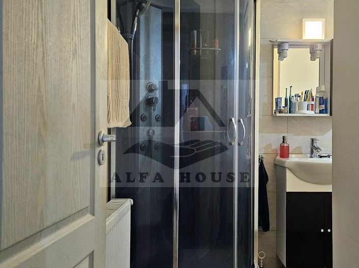 Oportunitate - Apartament cu trei camere in vila, zona Tractorul 70 mp - Poză 9