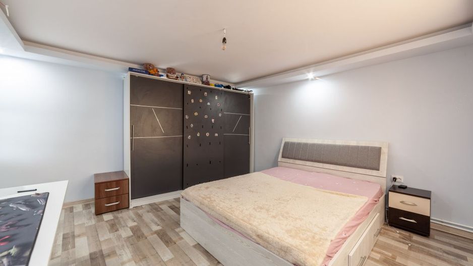 Casă renovată 2022, 3 camere, 1034 mp teren, încălzire în pardoseală  - Poză 4