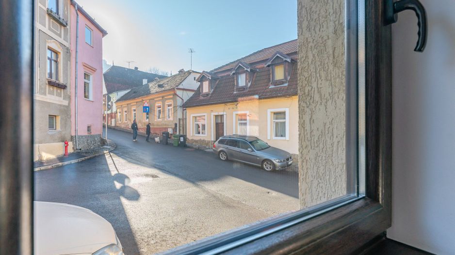 Casă modernă cu garaj și 4 dormitoare, aproape de Piața Sfatului - Poză 9