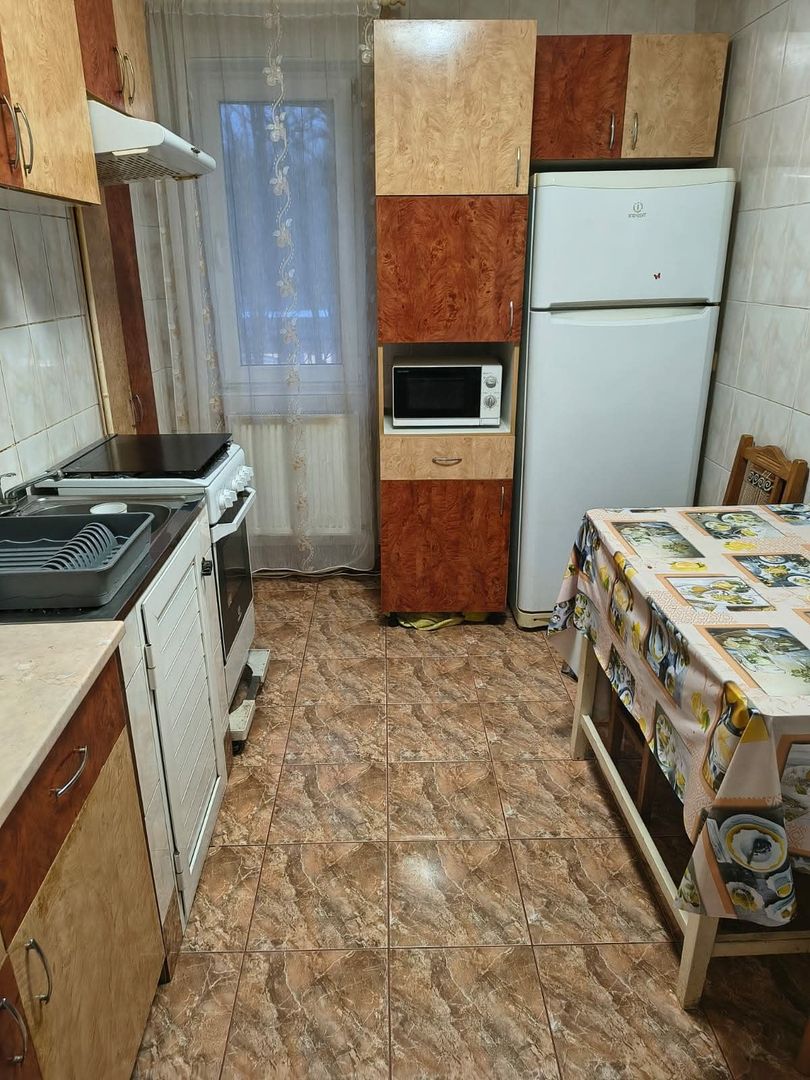 Apartament cu 4 camere, etaj 3, VASLUI zona CENTRU - DONICI; - Poză 1