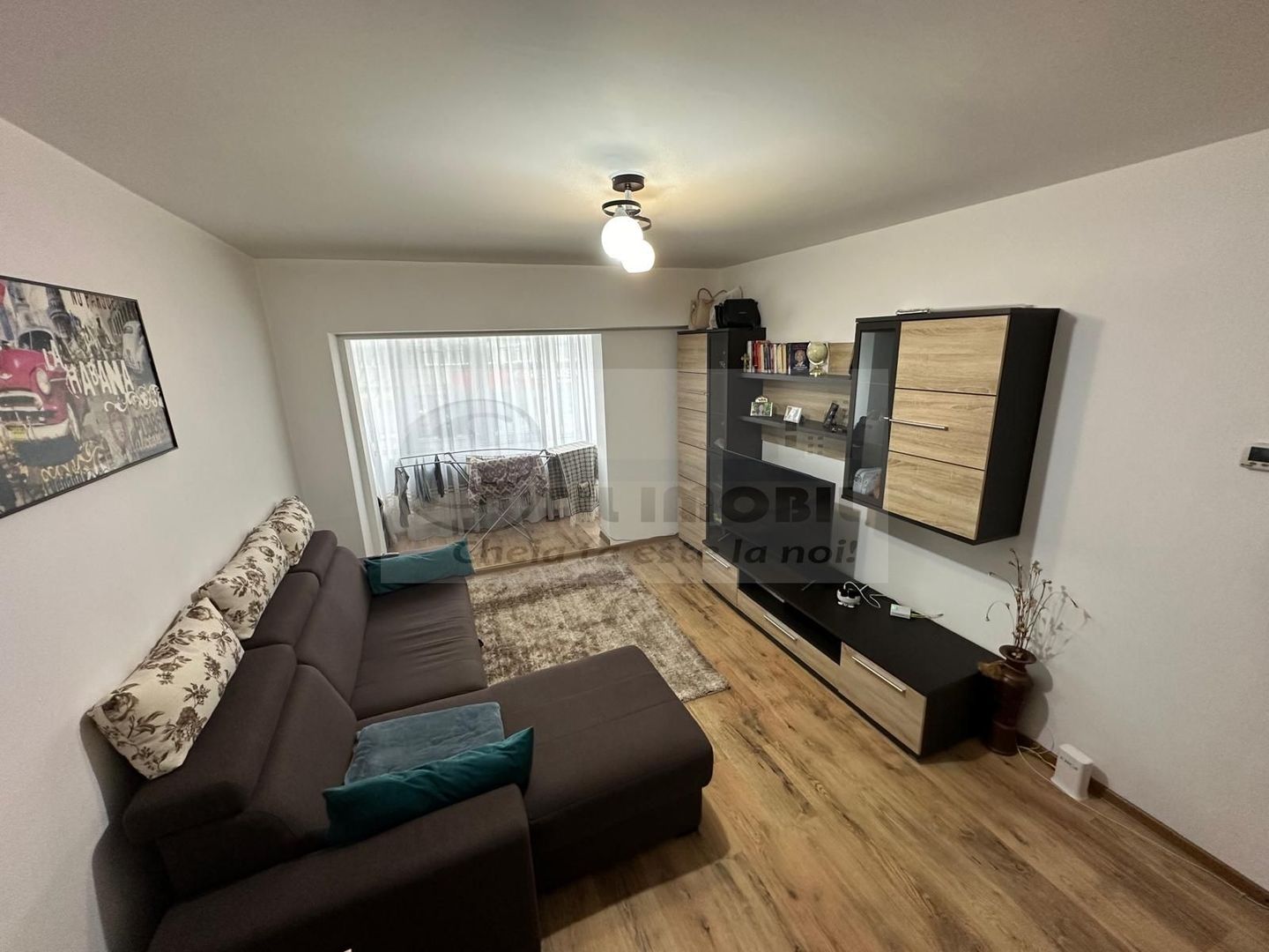 Apartament cu 2 camere, decomandat, 70 mp , etaj 1, zona Podu de Fier - Poză 3