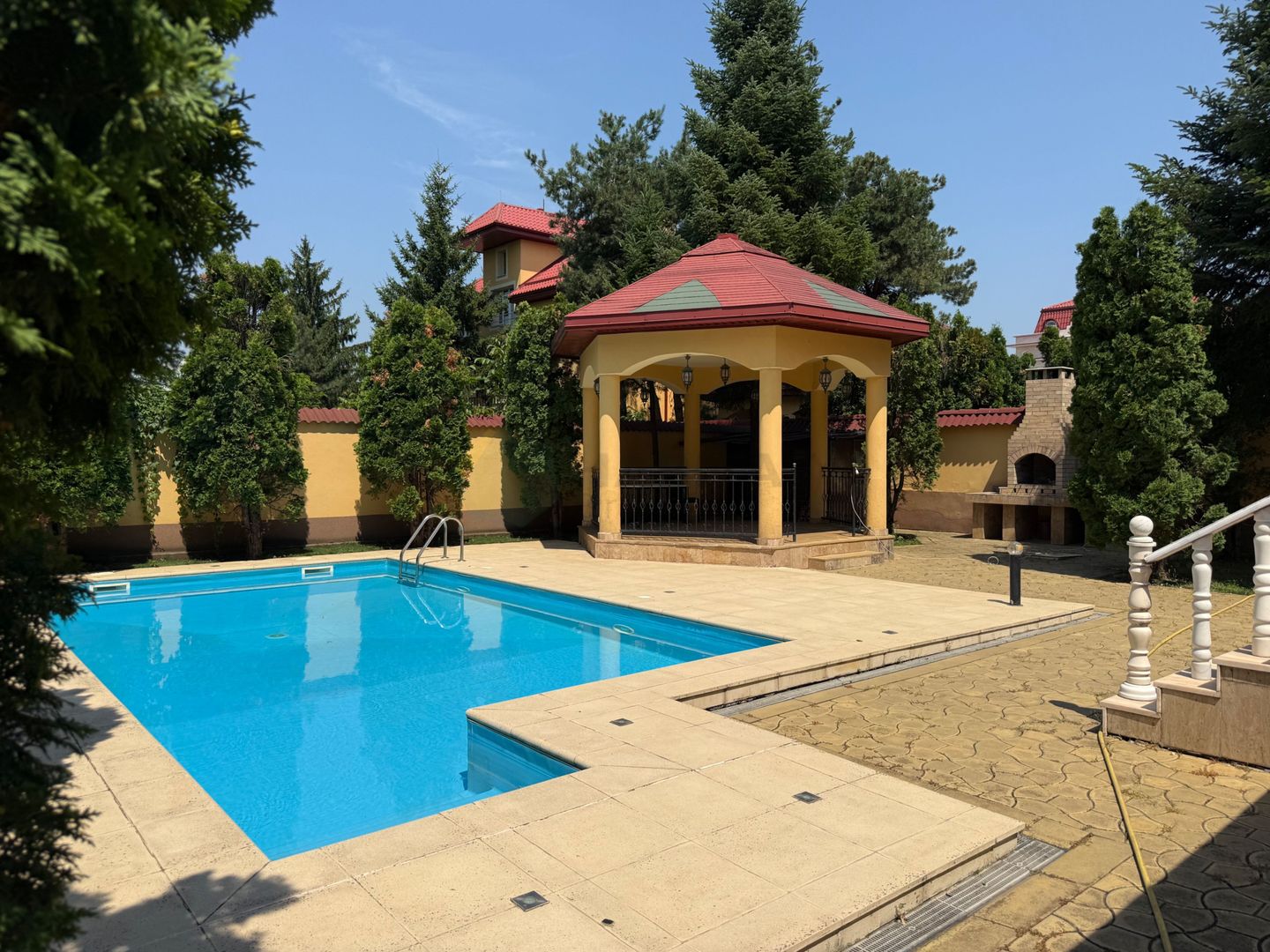 Vila 9 camere cu piscina si teren de 1.000 mp - Poză 2
