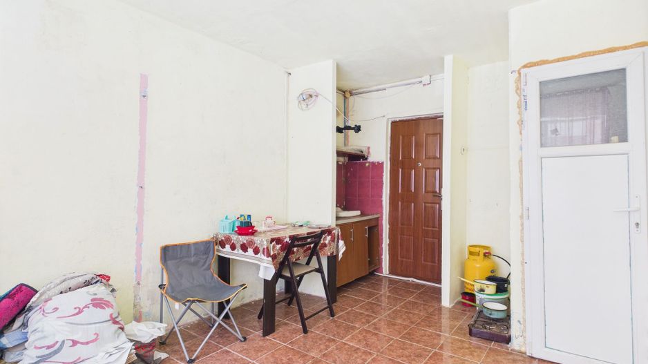 Garsonieră la parter zona UMT - Poză 2