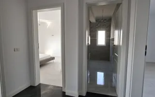 Duplex spatios cu garaj si pereti dublii - Poză 12