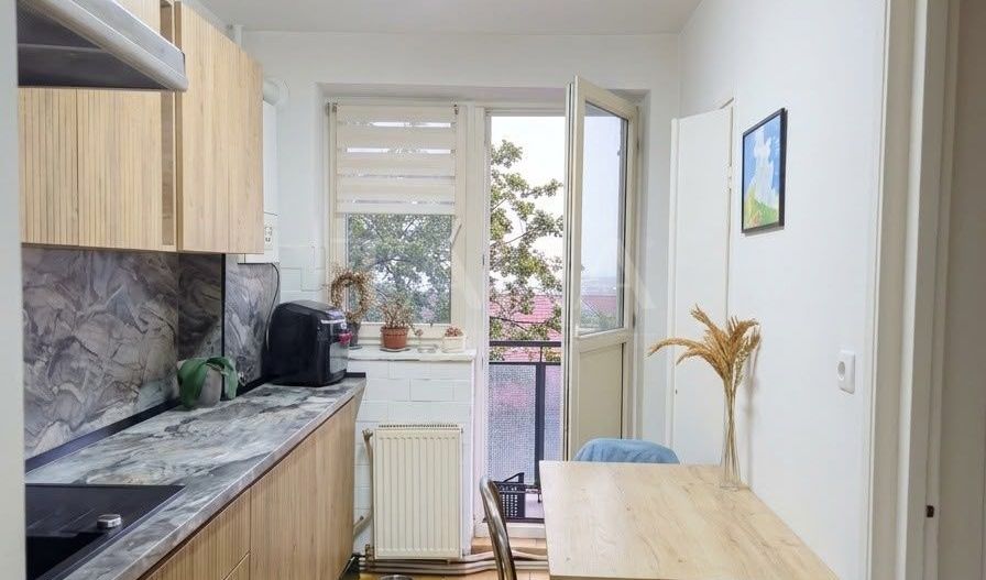 Apartament cu 3 camere, 2 balcoane, renovat complet în 2025. - Poză 3