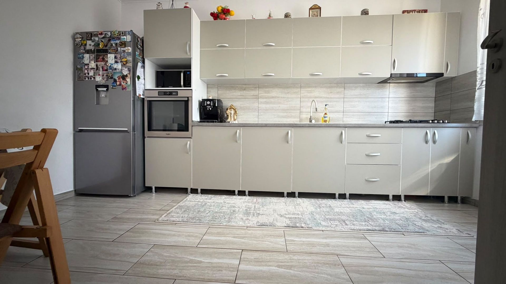 CASĂ INDIVIDUALĂ  DOMNESTI I COMPLEX PRIVAT | TEREN 430 MP | MOBILATĂ ȘI UTILATĂ - Poză 13