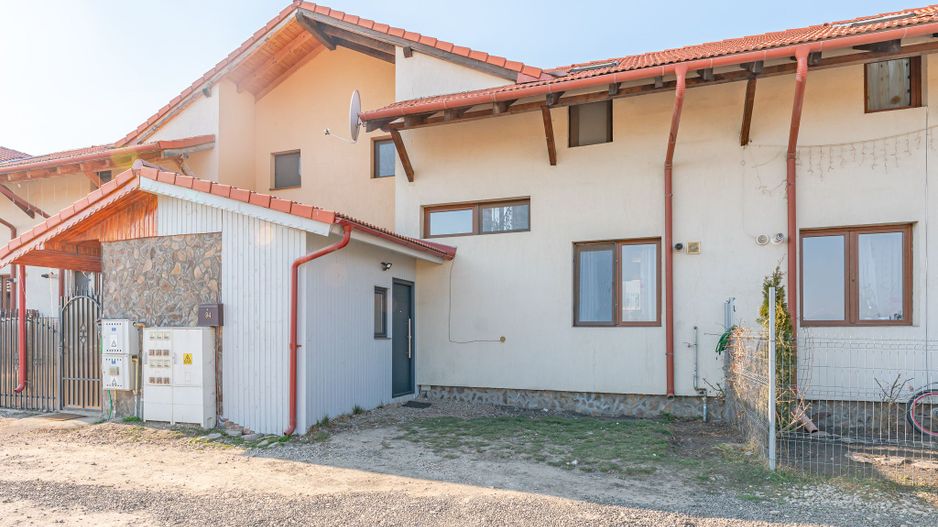Casa insiruita compusa din 4 camere in Sanpetru - Poză 21