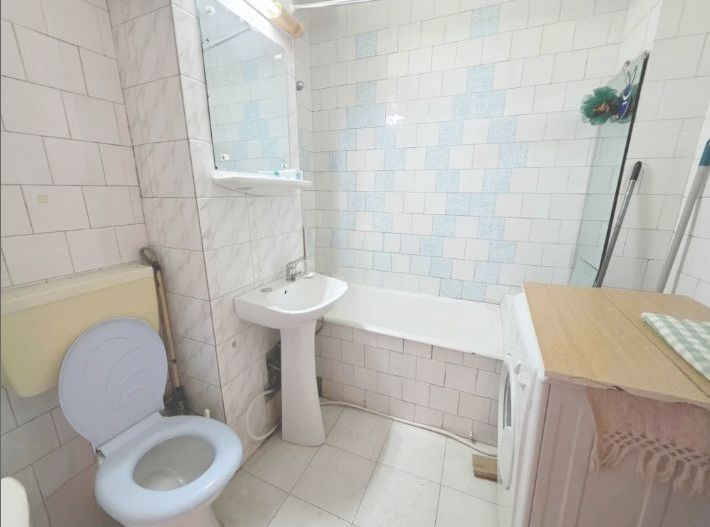 Apartament 2 camere decomandat et.2 Cetate zona Mercur - Poză 5