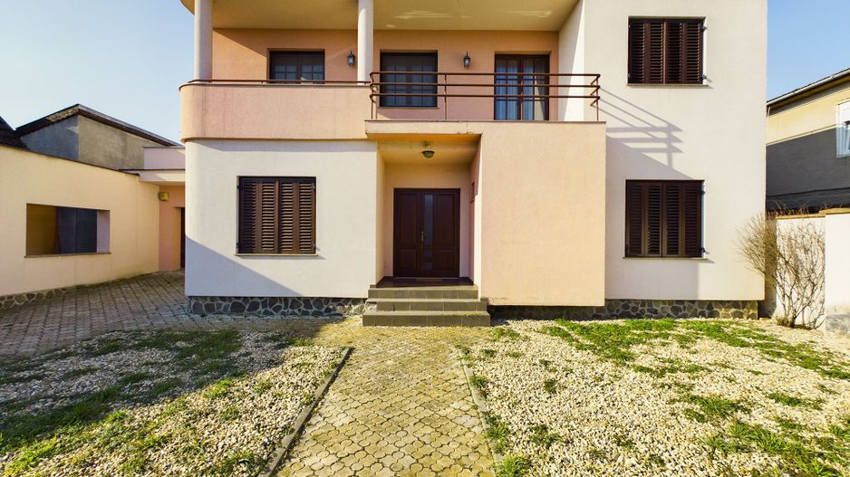 Vilă 6 camere zona Tabacovici - Poză 1