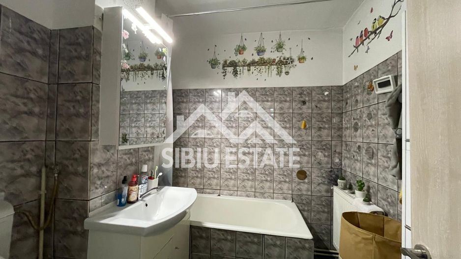 Apartament decomadat cu 3 camere, etaj 2 Cartier Valea Aurie - Poză 8