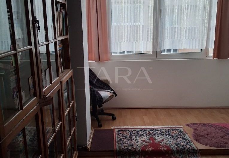 Apartament 3 camere decomandate, zona Piața Zorilor. - Poză 2