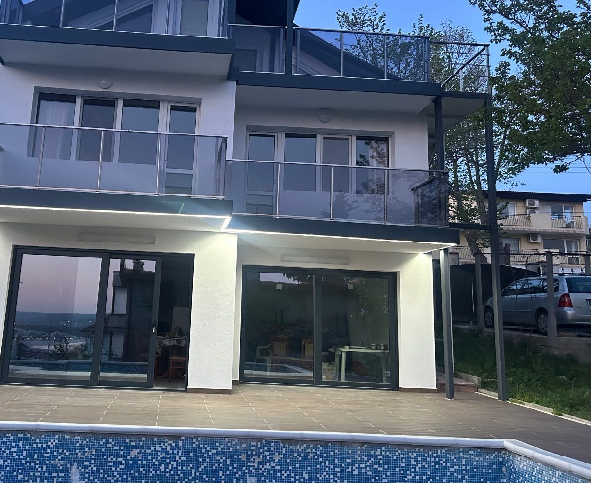 Vila cu piscina stațiunea Albena, pe malul Mării Negre - Poză 2