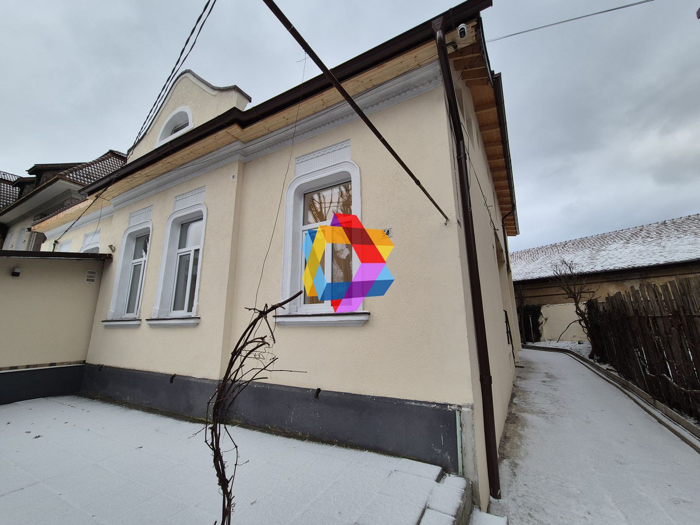 Casa de vânzare zona Centrală - 225 mp - Poză 2