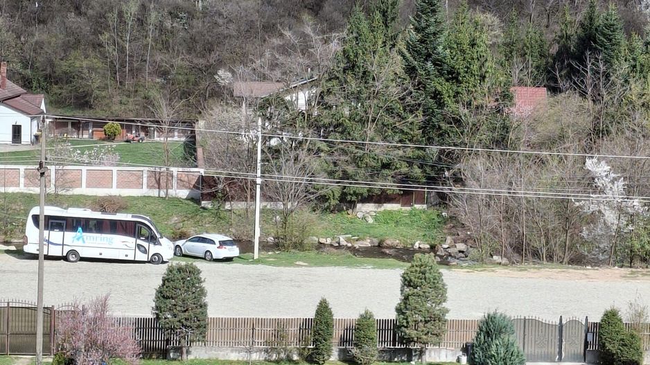 Casa la rosu– teren 706 mp – Gura Raului – vedere panoramica - Poză 5