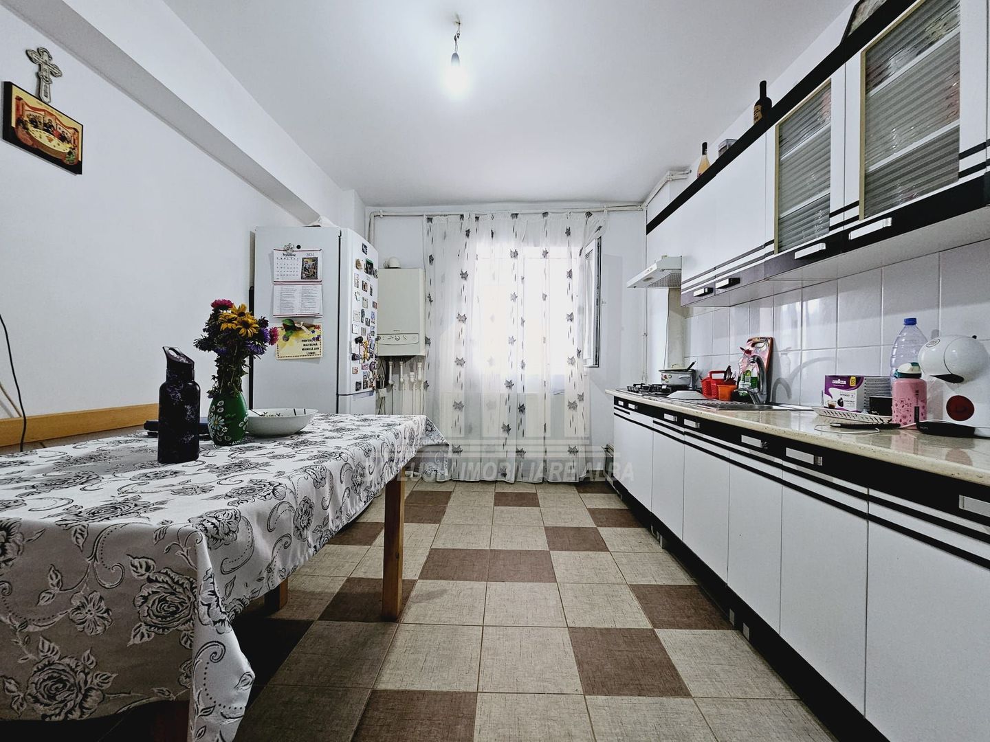 Apartament cu 3 camere decomandate, Cetate - Poză 1